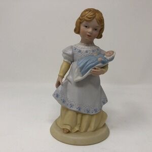 A Mothers Love Avon 1981 Porcelain Figurine Decorative Collectible Vintage